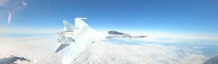 Video: Ruský pilot stíhačky pri manévri vyľakal dotieravého pilota F-16