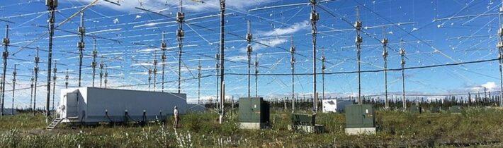 Šokující video z meteorologického radaru! Česká republika se stala obětí neuvěřitelné meteorologické anomálie, která připomíná účinky zařízení HAARP! Podařilo se nám sestavit snímky z radaru od pátečního rána a odborníci kroutí hlavou a říkají, že tohle není normální přírodní úkaz! Dešťové systémy se tvoří před vstupem do českého kráteru, nad kterým vyprší, ale potom se začínají rozpadat při opuštění území republiky!