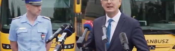 Maďarsko zopakovalo hrozbu, že pošle migranty do Bruselu, Belgičtí politici vyzvali k blokování autobusů na hranicích