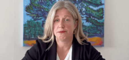 Liberáli prepadli panike po tom, ako sa v Novom Brunšviku začali distribuovať pohľadnice odhaľujúce nebezpečenstvá agendy LGBT