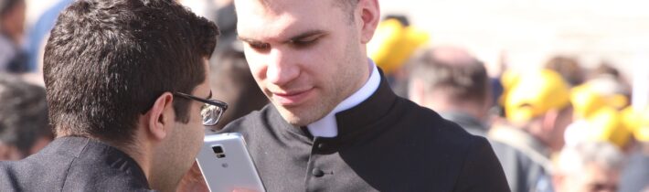 Mladí nemeckí kňazi ignorujú synodálnu cestu, nezaujímajú ich reformy, ani zapájanie laikov. Šokujúca (pre liberálov) nová štúdia z Nemecka