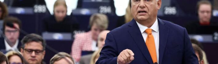 VIDEO: Orbán naložil eurokomisii a von der Leyenovej za jej chybnú politickú stratégiu, keď namiesto mierového riešenia konfliktu na Ukrajine podporuje vojnu, aj keď všetci na Západe už priznávajú ukrajinskú prehru, za útoky voči tý