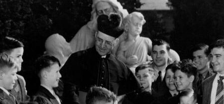 Tento írsko-americký kňaz pomáhal budovať kultúru života starostlivosťou o tisíce zanedbaných detí