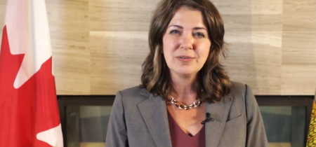 Danielle Smith potvrdila, že Alberta predloží návrh zákona, ktorý zakáže mužom súťažiť v ženských športoch