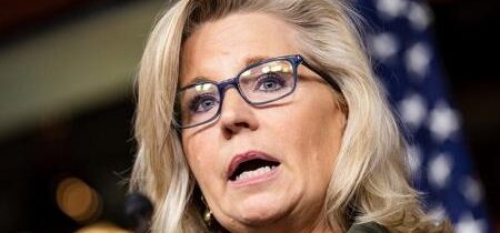 Republikánka Liz Cheneyová, ktorá je proti Trumpovi, vedie kampaň za Harrisovú a propaguje demokratické skresľovanie potratov