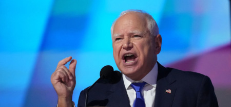 Tim Walz hostil v triede svojej strednej školy predstaviteľov čínskej komunistickej strany: správa