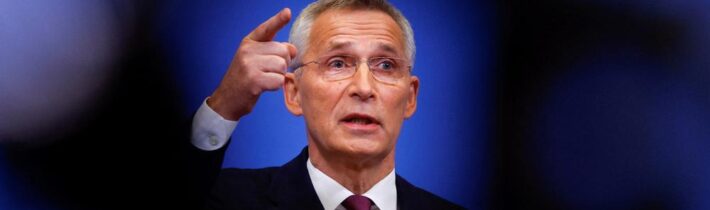 Odchádzajúci šéf NATO Stoltenberg chce silou mocou vyprovokovať skazonosnú jadrovú vojnu. Myslí si, že Rusko odhodlaním použiť na svoju obranu jadrové zbrane blafuje. Členov Severoatlantickej aliancie vyzval, aby sa nebáli pokračovať