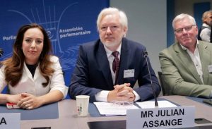 Co sdělovadla zamlčela z projevu Juliana Assange (video)
