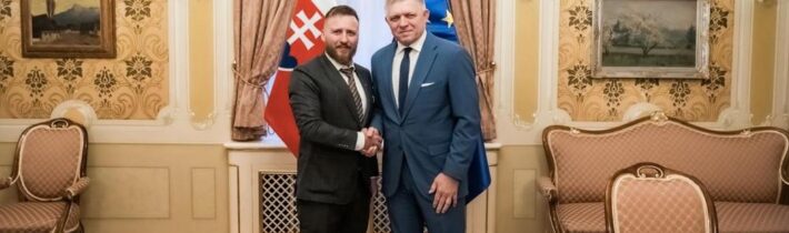 Premiér Fico plne podporil vládneho splnomocnenca Kotlára. Vláda prerokuje návrh jeho uznesenia, v ktorom hovoril o viacerých podozreniach o neúčinnosti a nebezpečnosti mRNA vakcín či o umelom pôvode Covid-19