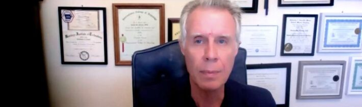 VIDEO: Dr. Richard M. Fleming reaguje na dezinformácie šírené virológom Borisom Klempom o tom, že mRNA vakcíny nemenia ľudskú DNA a v názornom klipe nielenže približuje proces jej prepisovania, o ktorom nevzdelaný slovenský mainstreamov