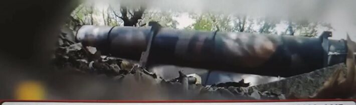 Více než 140 raket a sebevražedných dronů bušilo do základny Samson, města Kirjat Šmona a zbrojovky.