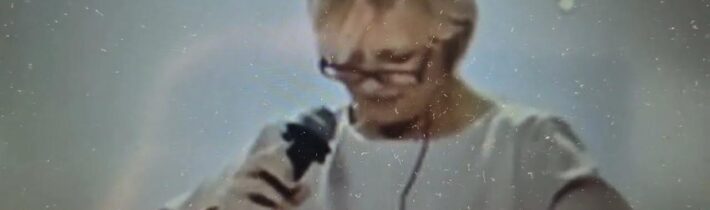 Co byste od soudružky Pavlové chtěli za mrzkých 95. 000- Kč  měsíčně, že? Vzornou reprezentaci?