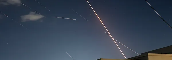 Irán a Izrael zahnali USA pred voľbami do kúta