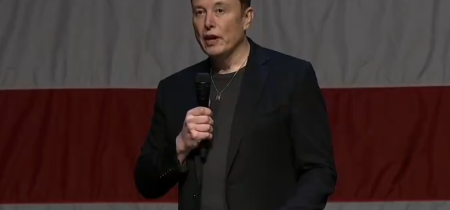 Elon Musk chváli rodiny na X: "Mali by sme učiť strach z bezdetnosti," nie z tehotenstva