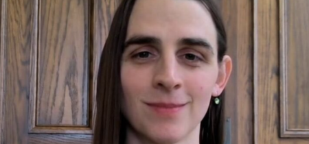 Zákonodarca z Montany, ktorý je rodovo zmätený, tvrdí, že je "biologicky rovnaká žena" ako ženy