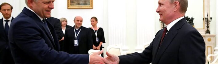 Robert Fico s potešením prijal od Vladimira Putina pozvánku na oslavy víťazstva …