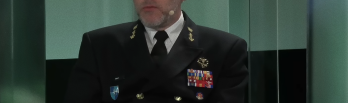 Vrcholný představitel NATO: Podniky se musí připravit na „válečný scénář“