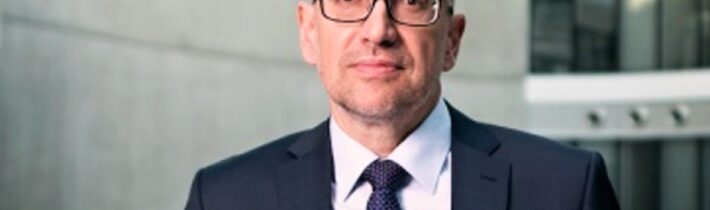 Ministr Bek dál hodlá likvidovat české školství