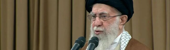 🔥 Íránský duchovní vůdce ajatolláh Chameneí věří, že Netanjahu si zaslouží trest