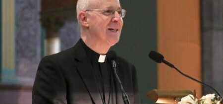 Páter James Martin píše blog, v ktorom utešuje "LGBTQ ľudí", ktorí majú po Trumpovom víťazstve "strach