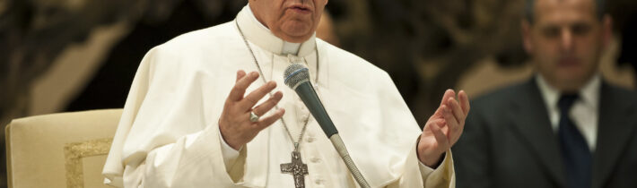 Pápež František v novej knihe vyzýva na prešetrenie, či v Gaze nedochádza ku „genocíde“, kritizuje protiimigračné zákony –