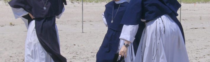 Tradičné benediktínky z Ameriky, ktoré našli nový domov v pôvodnom anglickom kláštore, prosia o finančnú pomoc –