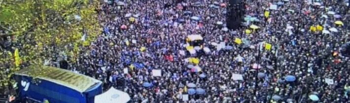 🇬🇧 LONDÝNŠTÍ FARMÁŘI: 💪💪Poslanec Nigel Farage se připojil k obrovskému protestu farmářů-1