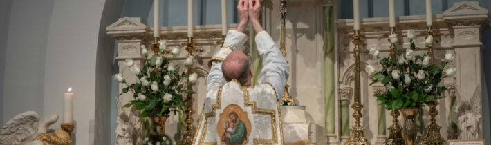 Od pohanskej veľkňažky ku tradičnej katolíčke – príbeh Amy Javierovej –