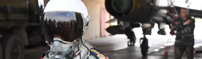 Stovky mrtvých teroristů! Syrské letectvo zasáhlo obrněná vozidla militantů na dálnici Aleppo-Damašek.