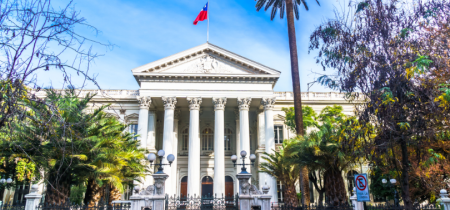 Čílsky Senát schválil zákon zakazujúci štátom financované "zmeny pohlavia" detí