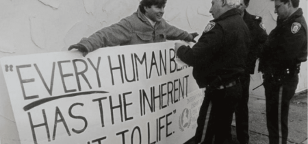 Kanadský pro-lifer zatknutý v roku 1996 stále hľadá spravodlivosť u medzinárodnej komisie