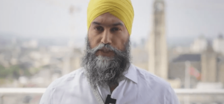 Líder NDP Jagmeet Singh pomôže zvrhnúť Trudeauovu liberálnu vládu až na budúci rok