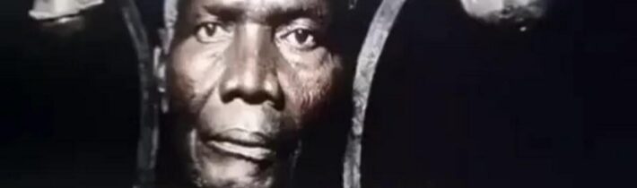 Původ písně #Jingle_Bells souvisí se zvony kolem otroků, které majitelé slyšeli, když se snažili krk utéct a hledali je sáňkami. Tohle není vánoční písnička pro děti. Teď to víš.