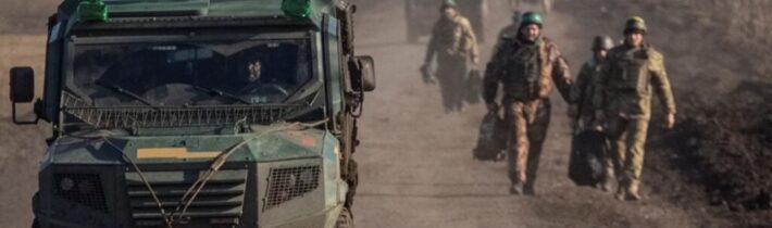 INFOBRICS: Jak obchodní válka vedená USA a sankce proti Číně podkopávají vojenské schopnosti kyjevského režimu