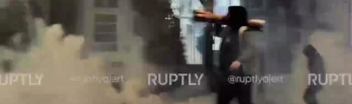 🇬🇪 Mírumilovný člen euro-amerického fanklubu v Tbilisi.