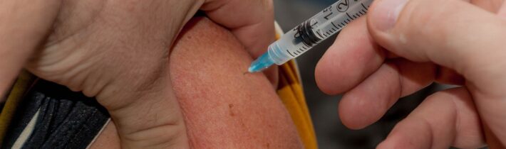 11 mrtvých při testování „bezpečné a účinné“ vakcíny proti ptačí chřipce
