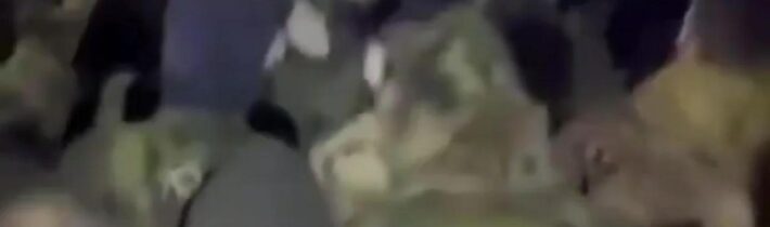 🇸🇾 Vojáci syrské arabské armády se shromáždili v centru Hamá, připravují obranu