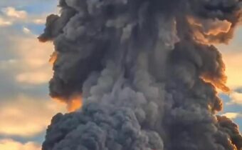 🌋🇯🇵💥 Výbušná erupce otřásla sopkou Sakurajima v Kagošimě v Japonsku Sopka explodovala