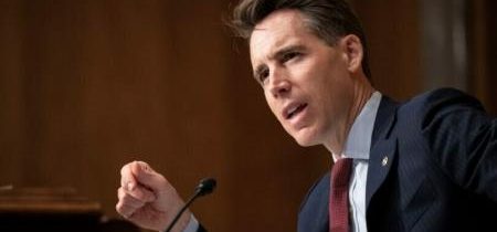 Josh Hawley vyzýva Trumpa, aby zrušil potratový priemysel a obnovil pro-life politiku z jeho prvého funkčného obdobia