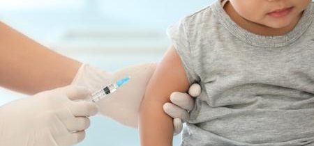 Kanadskí rodičia sa napriek vládnej propagande obávajú očkovania detí proti chrípke COVID: správa