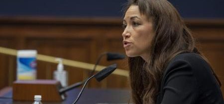 AKTUALIZÁCIA: Konzervatívci varujú pred "prebudeným" Trumpovým kandidátom, ktorý podporil DEI, COVID "kontroly blahobytu