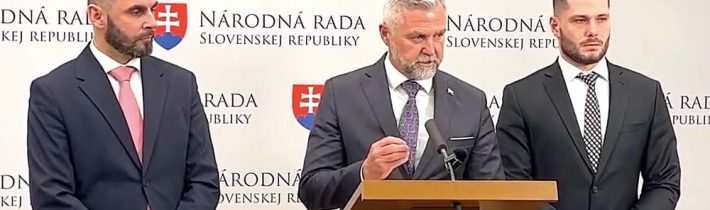 VIDEO: Podpredseda parlamentu Gašpar s poslancami Mažgútom a Glückom informovali…