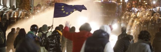 Protesty v Gruzínsku a na Slovensku koordinuje jedna ruka