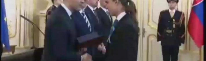 🇺🇦⚡️🇸🇰 Školák na Slovensku s ukrajinskými symboly si odmítl podat ruku s