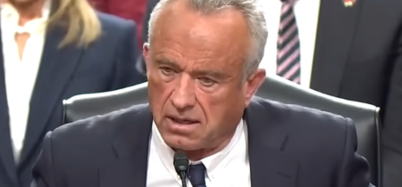 RFK Jr. hovorí, že Bidenov mandát HHS, ktorý núti lekárov ponúkať transrodové zákroky, bude osekaný