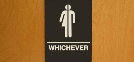 Kanadská stredná škola po rozhorčení rodičov zrušila plán rodovo neutrálnych kúpeľní