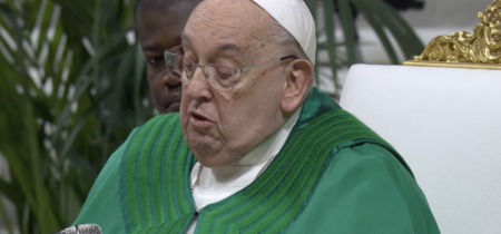 Pápeža Františka prijali do nemocnice na "testy" a liečbu "bronchitídy