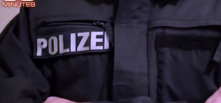 Nemecko zatýka ľudí za "rasistické" karikatúry a "falošné citáty": reportáž 60 Minutes