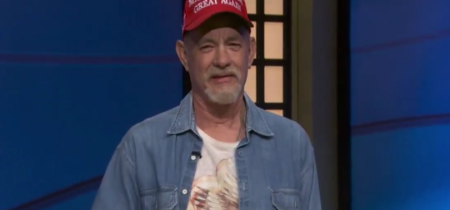 Tom Hanks sa ohradil proti "nechutnému" stvárneniu Trumpovho stúpenca v špeciáli SNL