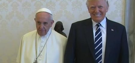 Trump by mal vyšetriť možné zasahovanie vlády USA do pápežského konkláve v roku 2013